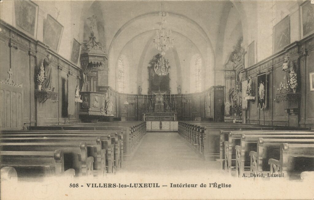 Carte postale ancienne représentant l'intérieur de l'église de Villers-lès-Luxeuil