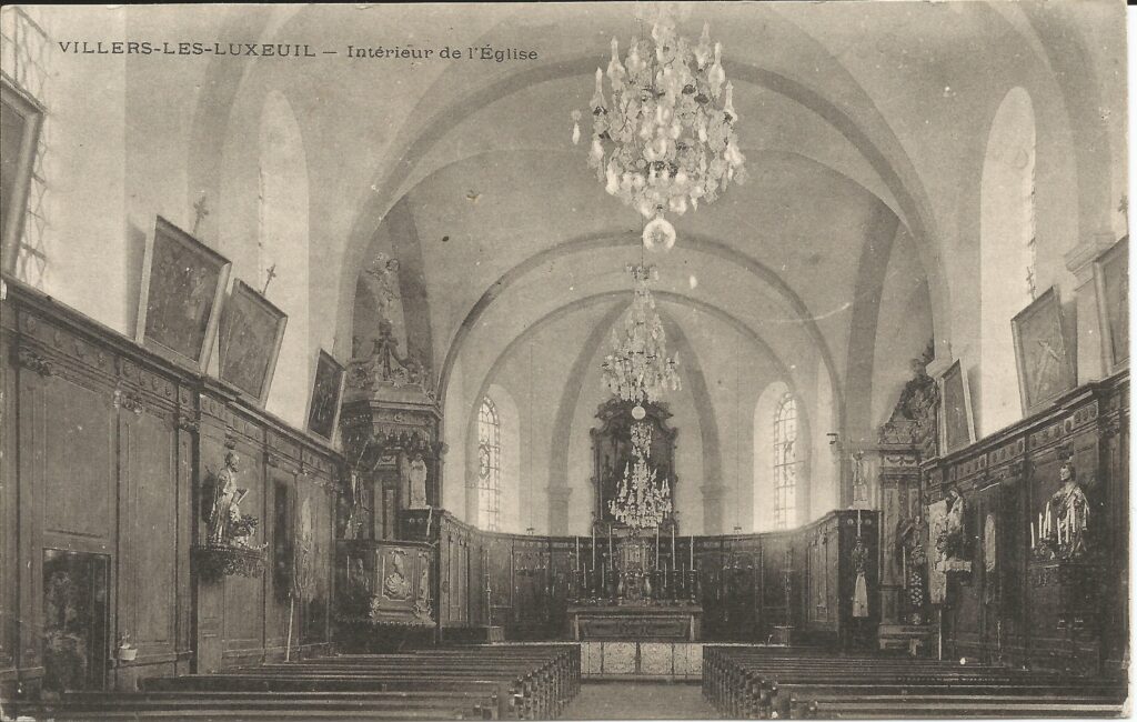 Carte postale ancienne représentant l'intérieur de l'église de Villers-lès-Luxeuil
