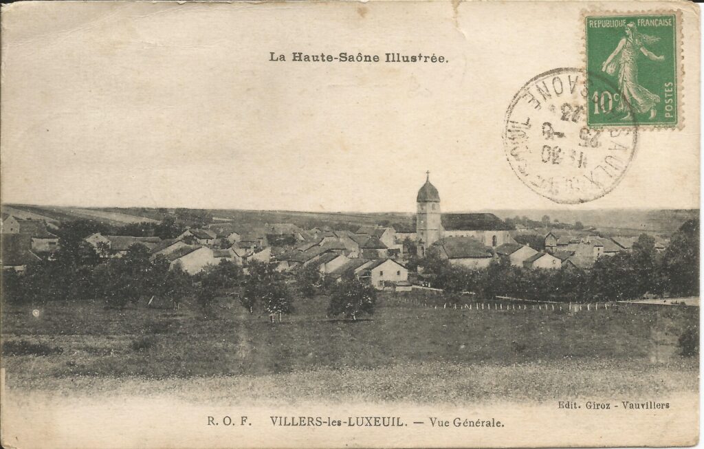Carte postale ancienne représentant un panorama du village de Villers-lès-Luxeuil
