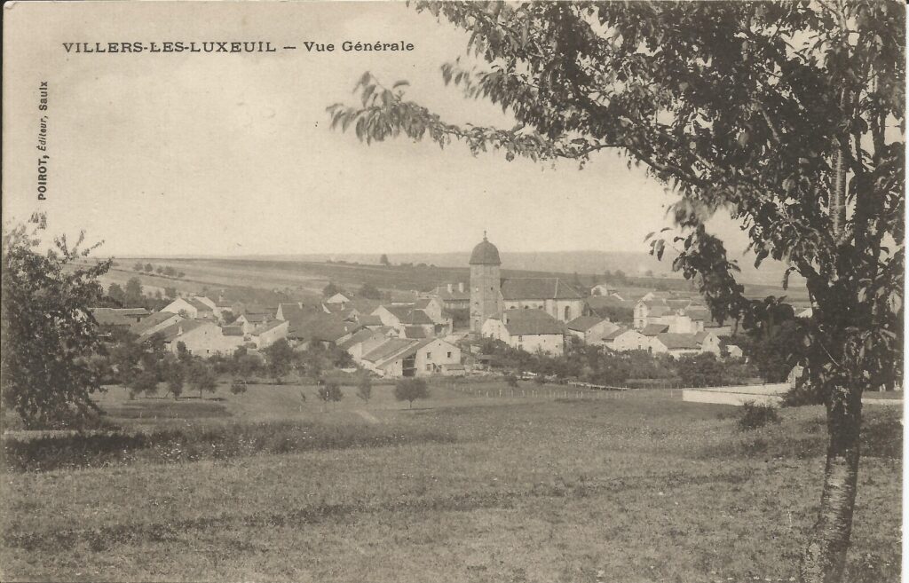 Carte postale datée de 1912 représentant un panorama du village de Villers-lès-Luxeuil