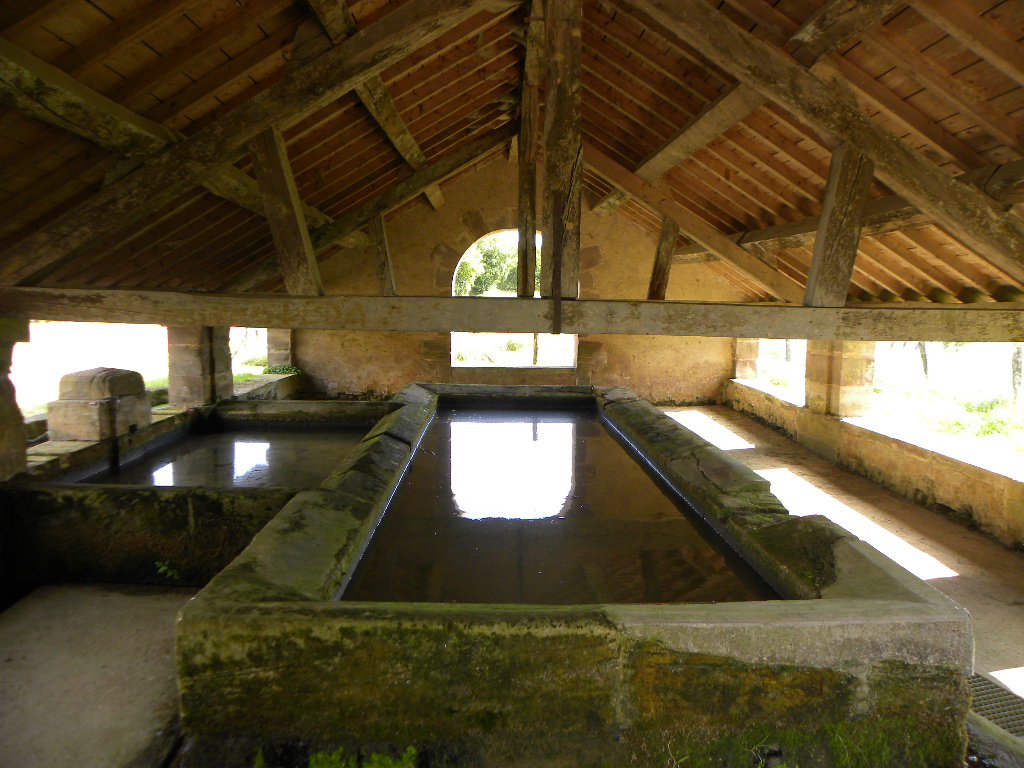 Intérieur d'une fontaine de VIllers-lès-Luxeuil